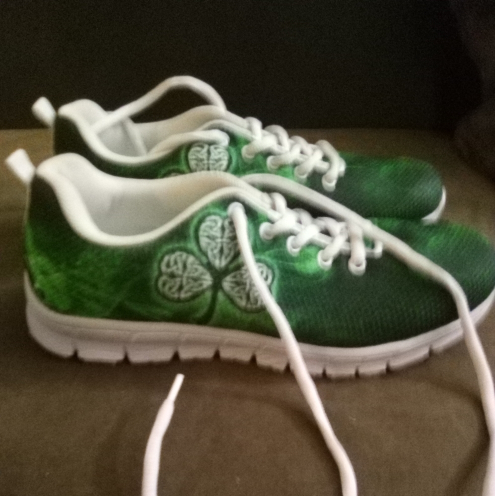 Boys sneakers size 7.5